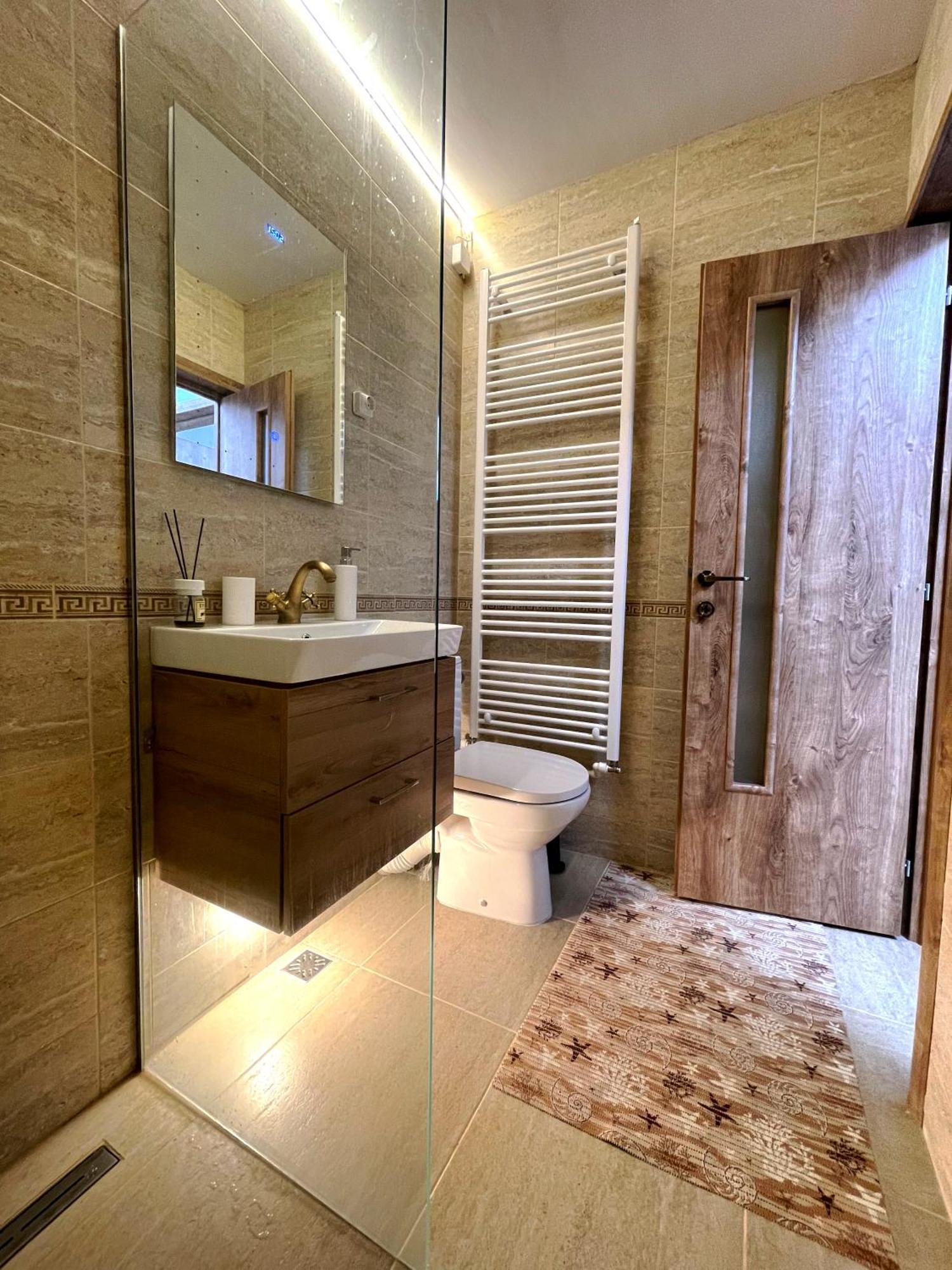 Central Residence Тыргу-Жиу Экстерьер фото
